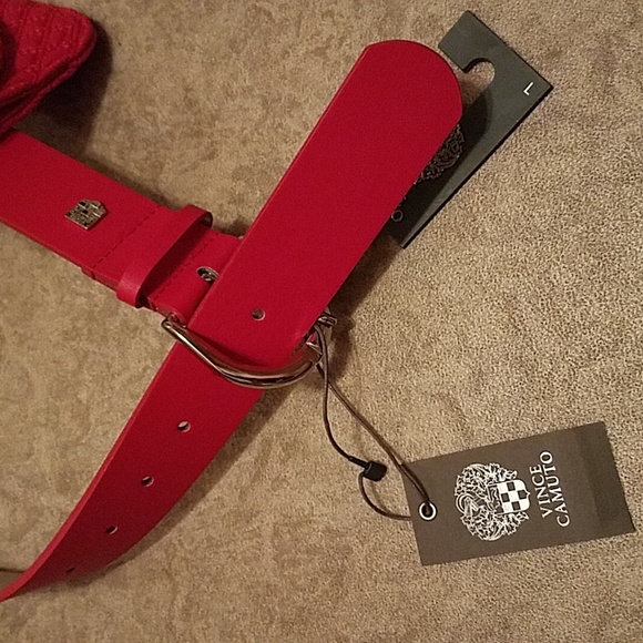NWT.  Size L.  Vince Camuto Belt w/Removeable Wristlet - Picture 3 of 4